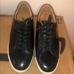 Sleek Black Men's Sneakers